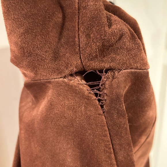 Vintage Danier sued leather jacket with two ties. Small hole in one armpit. - Picture 4 of 6